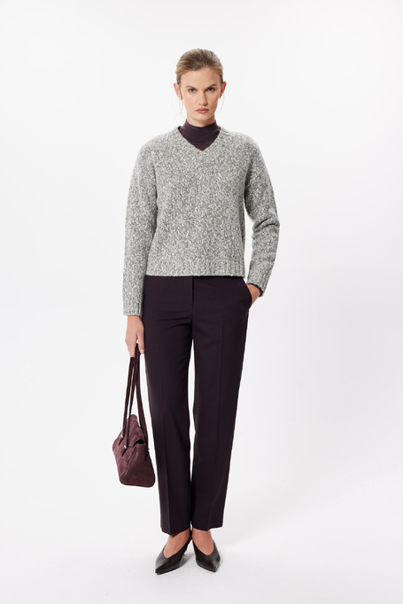 Wollpullover mit V-Ausschnitt