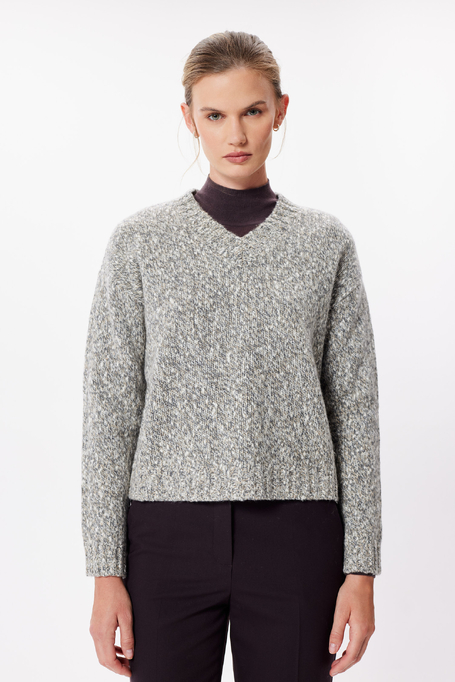 Wollpullover mit V-Ausschnitt