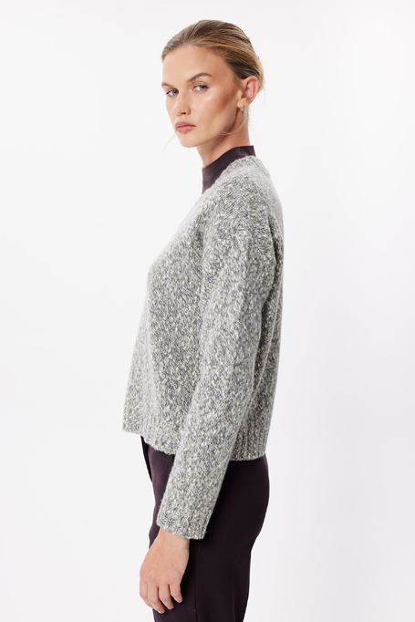Wollpullover mit V-Ausschnitt