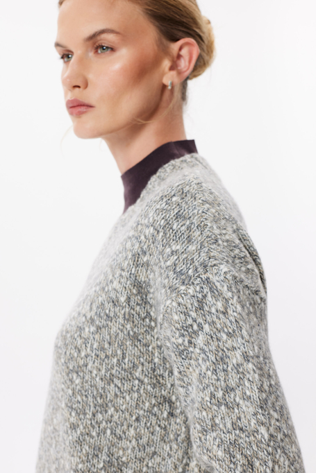 Wollpullover mit V-Ausschnitt