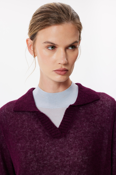 Auberginefarbener Polopullover mit Alpakawolle