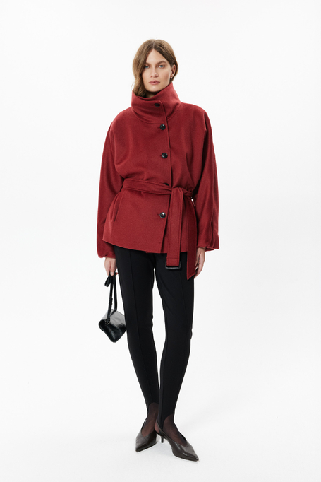 Ziegelrote Wolljacke mit Gürtel Ziegelrote Wolljacke mit Gürtel