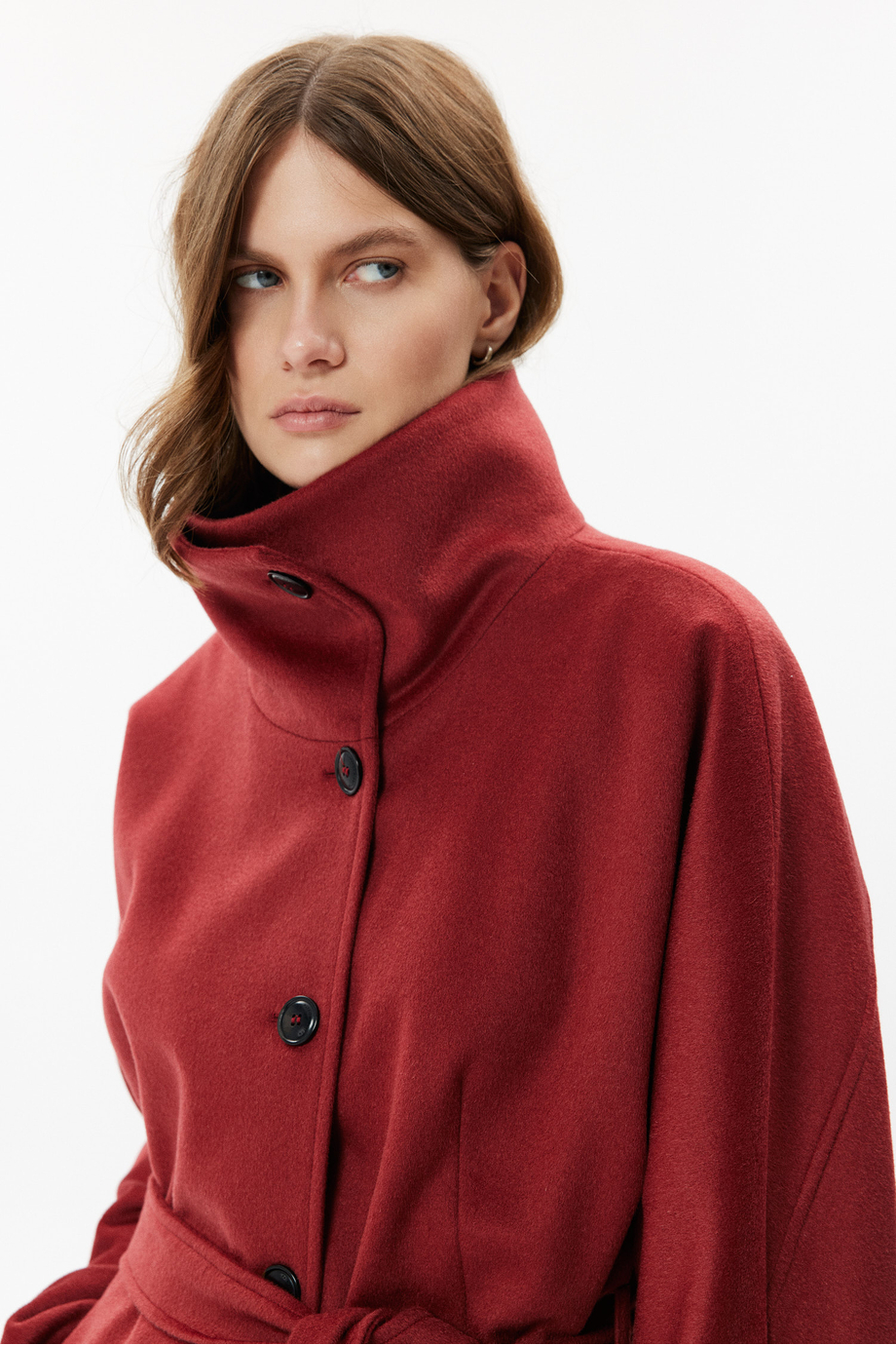 Ziegelrote Wolljacke mit Gürtel Ziegelrote Wolljacke mit Gürtel
