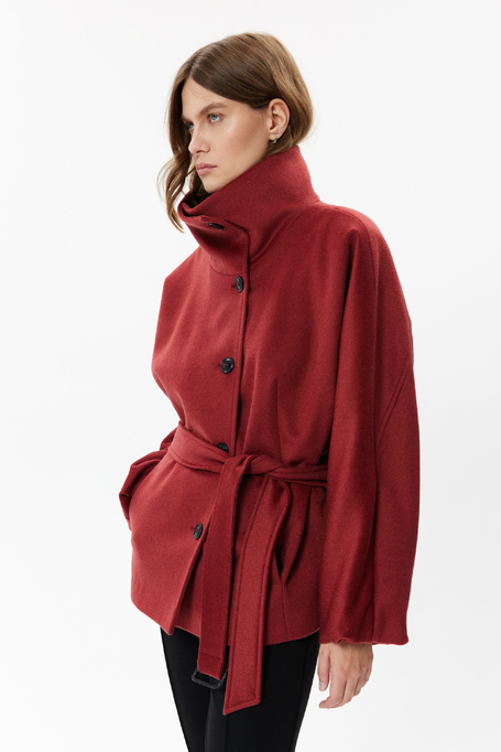Ziegelrote Wolljacke mit Gürtel Ziegelrote Wolljacke mit Gürtel