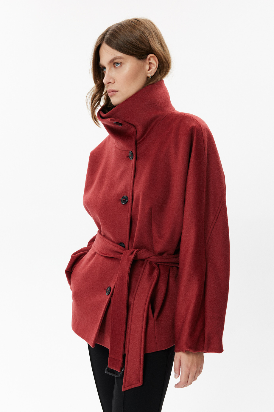 Ziegelrote Wolljacke mit Gürtel Ziegelrote Wolljacke mit Gürtel
