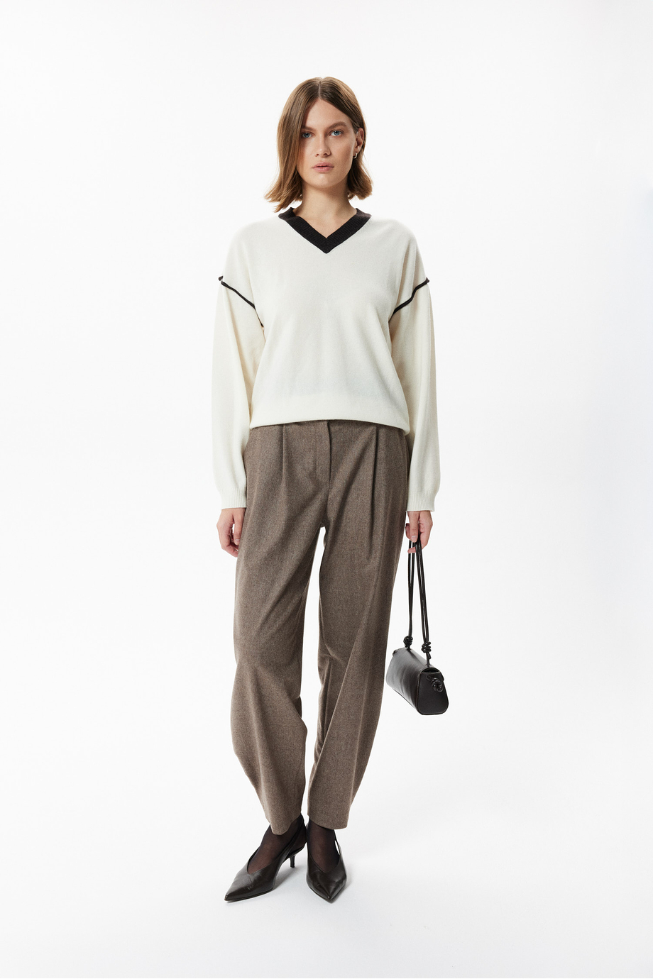 Pullover mit Kaschmir und V-Ausschnitt Pullover mit Kaschmir und V-Ausschnitt
