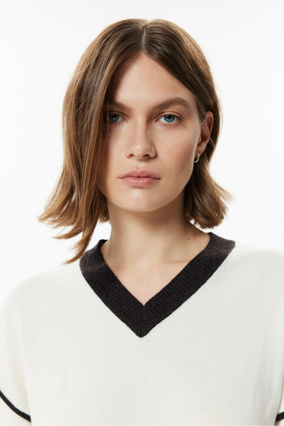 Pullover mit Kaschmir und V-Ausschnitt Pullover mit Kaschmir und V-Ausschnitt