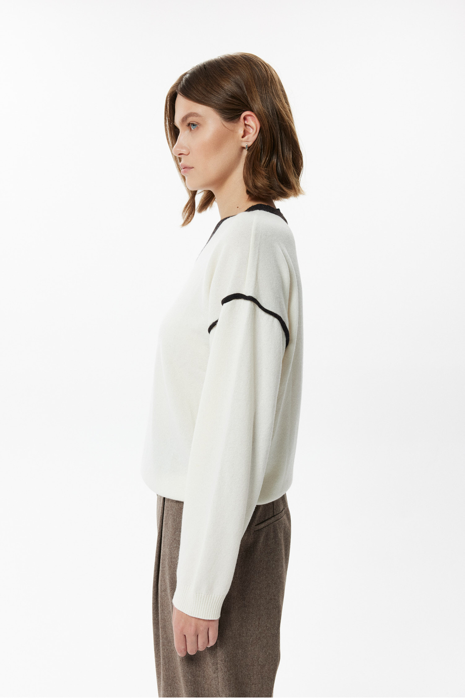 Pullover mit Kaschmir und V-Ausschnitt Pullover mit Kaschmir und V-Ausschnitt