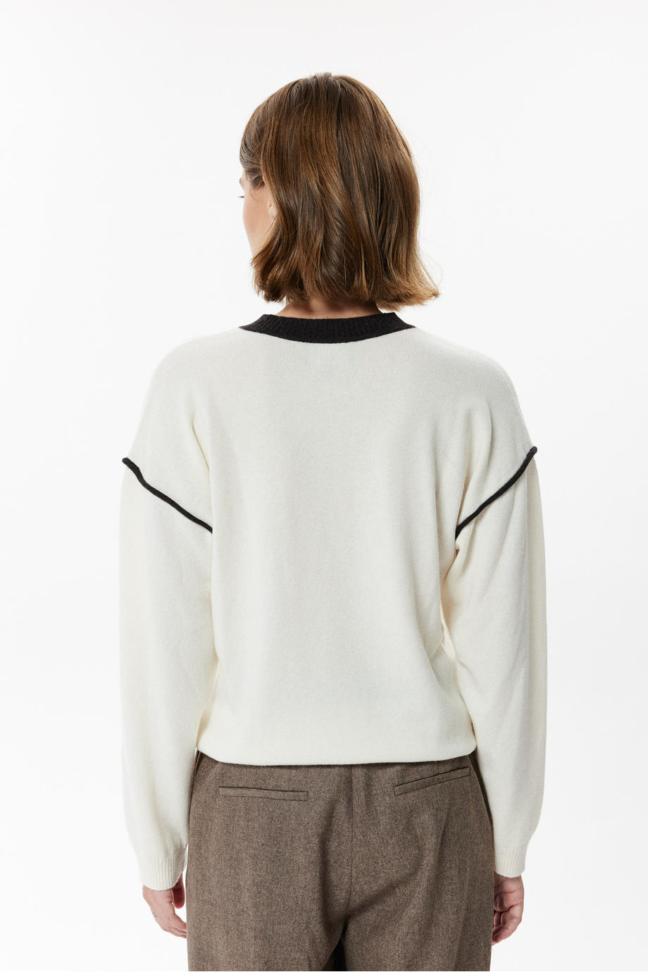 Pullover mit Kaschmir und V-Ausschnitt Pullover mit Kaschmir und V-Ausschnitt