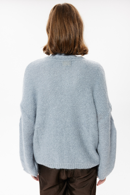 Hellblauer Pullover mit Mohair Hellblauer Pullover mit Mohair