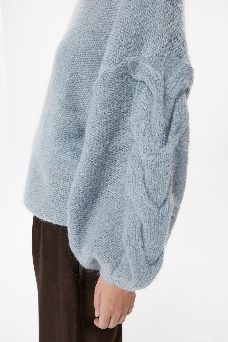 Hellblauer Pullover mit Mohair Hellblauer Pullover mit Mohair