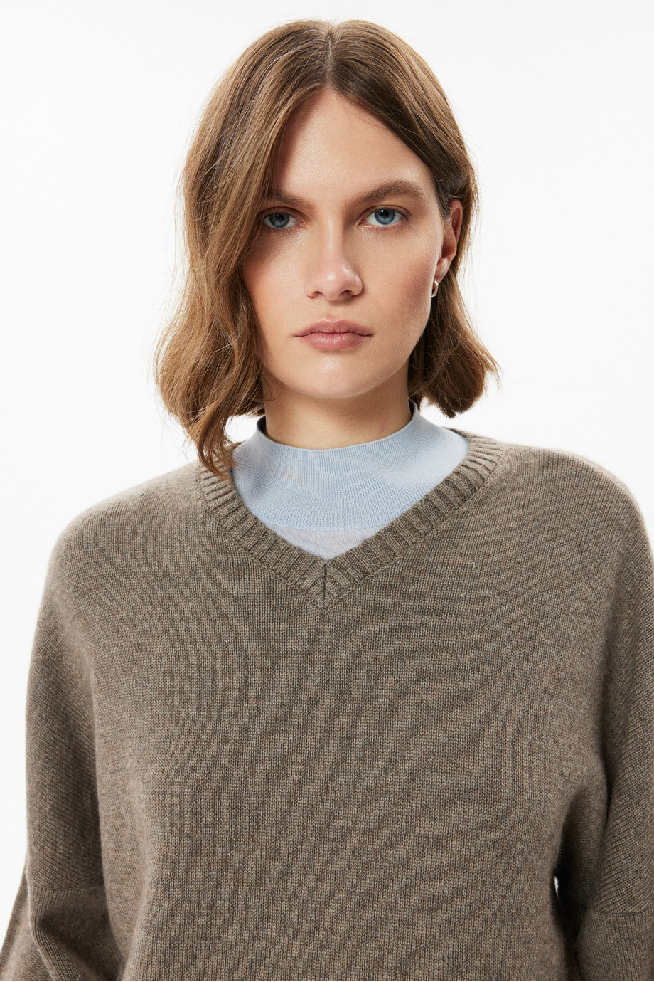 Beiger Pullover mit Kaschmir und V-Ausschnitt Beiger Pullover mit Kaschmir und V-Ausschnitt