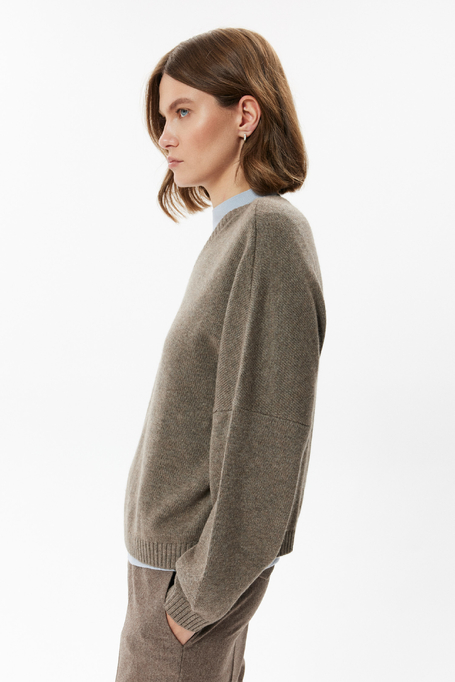 Beiger Pullover mit Kaschmir und V-Ausschnitt Beiger Pullover mit Kaschmir und V-Ausschnitt