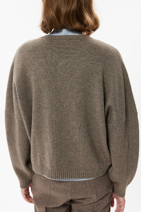 Beiger Pullover mit Kaschmir und V-Ausschnitt Beiger Pullover mit Kaschmir und V-Ausschnitt