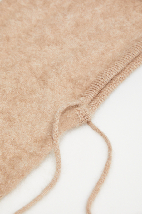 Beige gestrickte Balaclava aus Kaschmir Beige gestrickte Balaclava aus Kaschmir