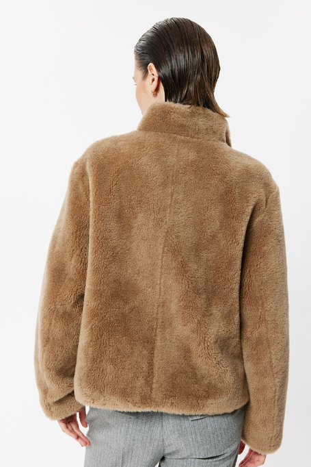 Braune Jacke aus Teddy Bear Wolle Braune Jacke aus Teddy Bear Wolle