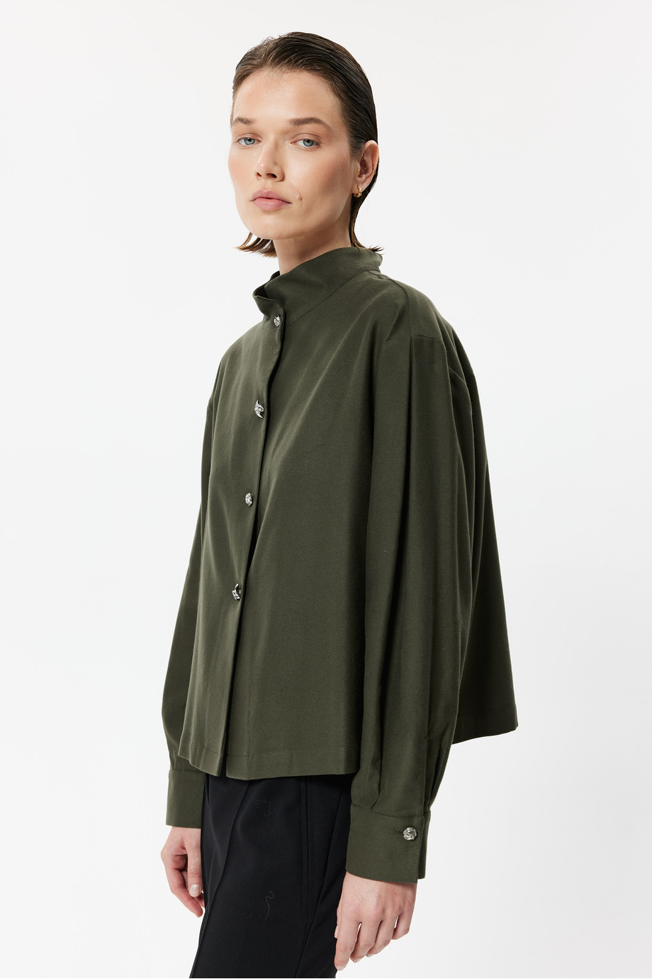 Bluse mit Stehkragen aus Baumwolle und Lyocell Bluse mit Stehkragen aus Baumwolle und Lyocell
