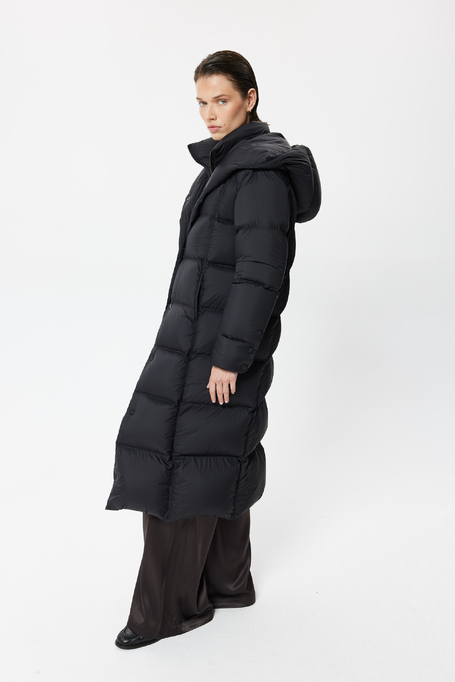 Schwarze Jacke mit Stehkragen und Naturdaunen - Patrizia Aryton