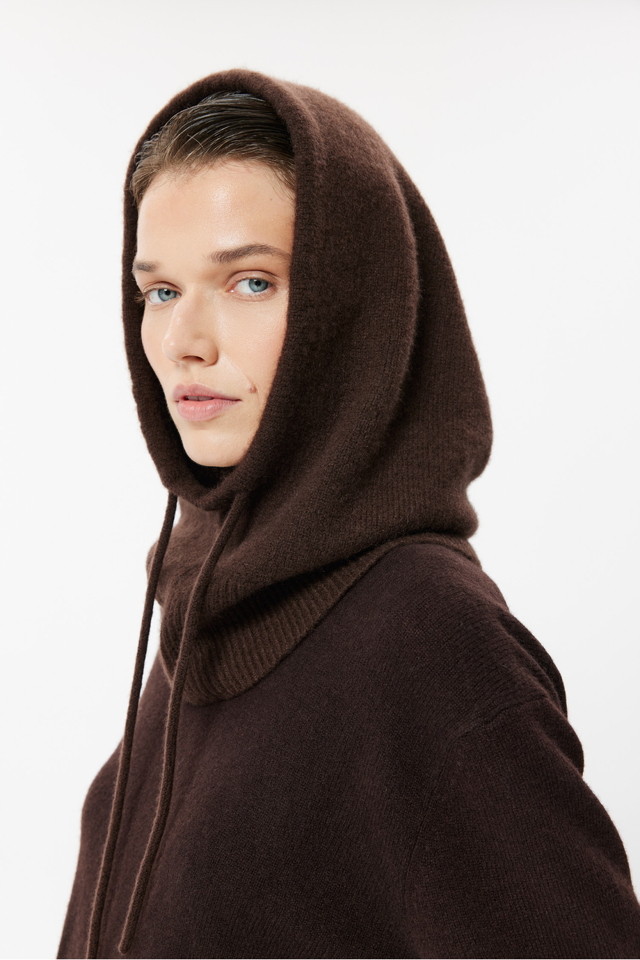 Schokoladenfarbene Balaclava aus Kaschmir und Seide - Patrizia Aryton Schokoladenfarbene Balaclava aus Kaschmir und Seide - Patrizia Aryton